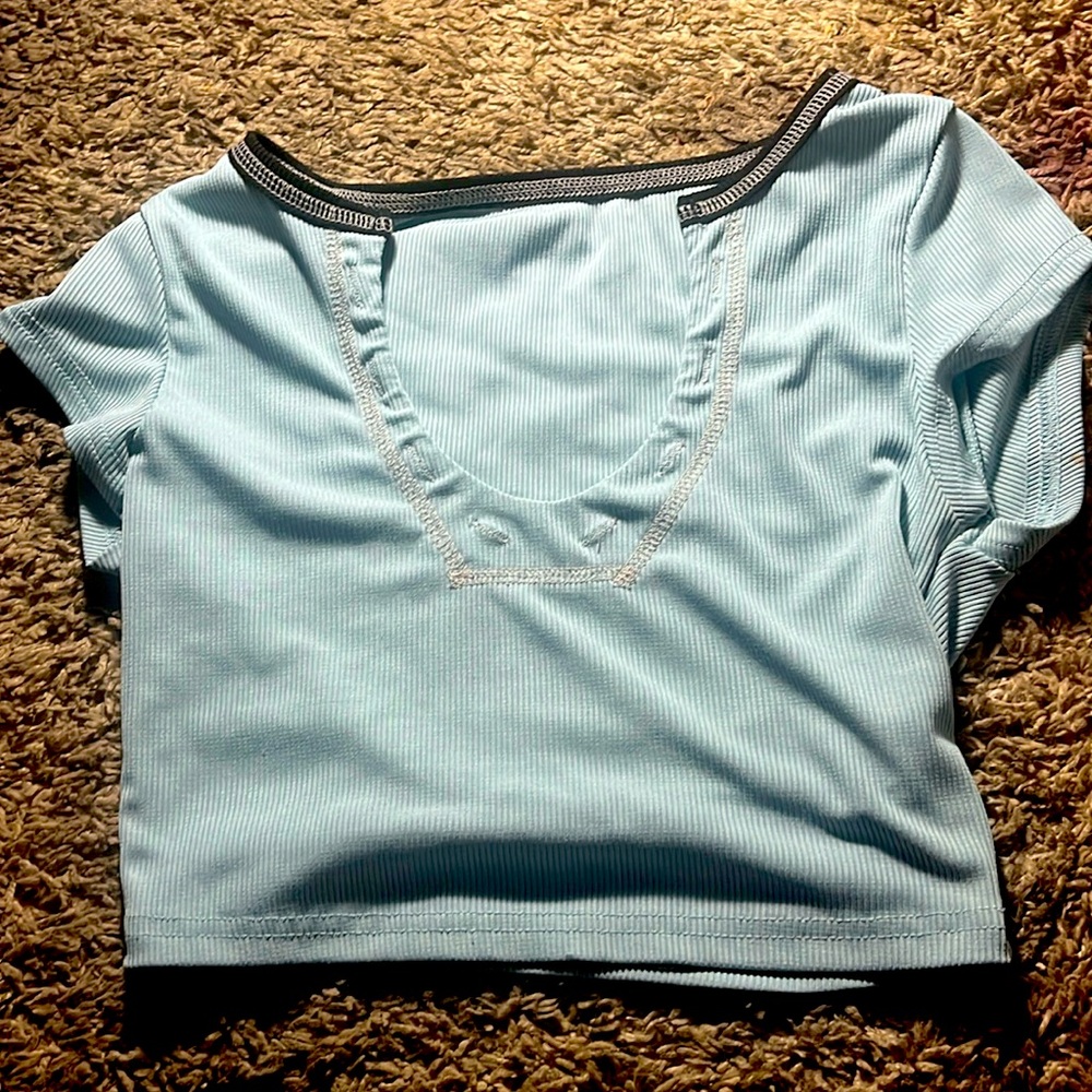 Crop top baby blue black collar, swoop neck cut